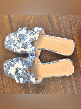 a new day White & Blue Floral Ruffle Slide Mules